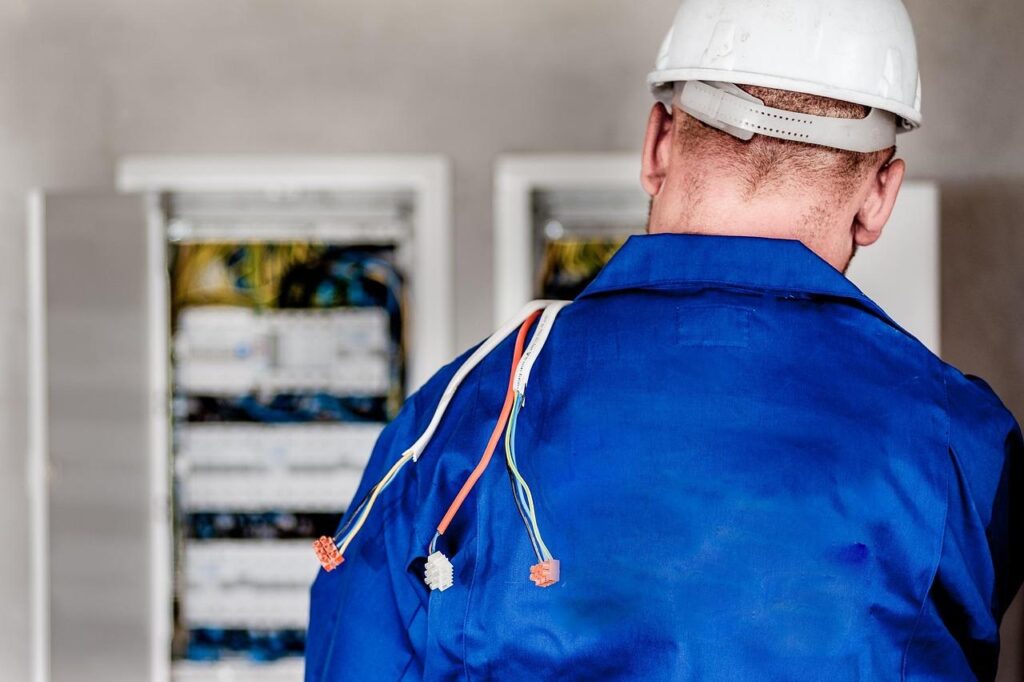 Elektricien Nijmegen voert spoedreparatie uit aan groepenkast voor 24/7 hulp bij elektrische storingen